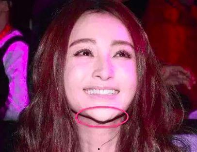 女明星被吃瓜群众围堵,吃瓜群众热情难挡